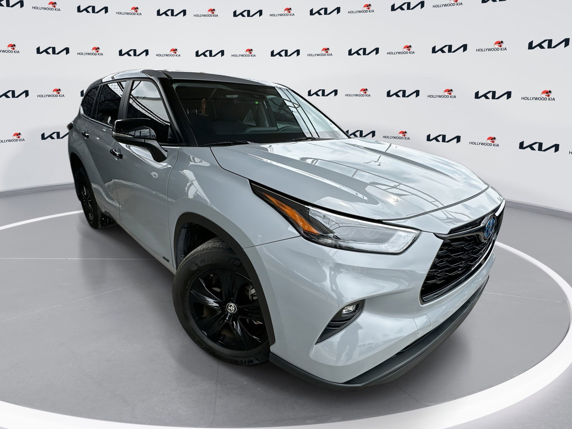 2024 Toyota Highlander LE Nightshade's photo