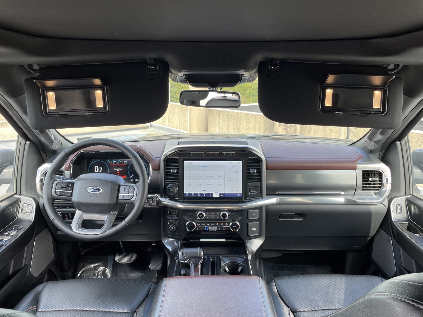 2023 Ford F-150 Lariat photo 2