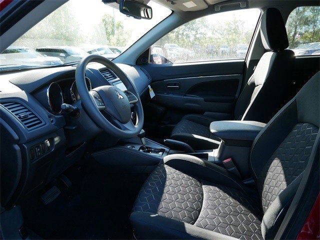 2025 Mitsubishi Outlander Sport ES photo 4