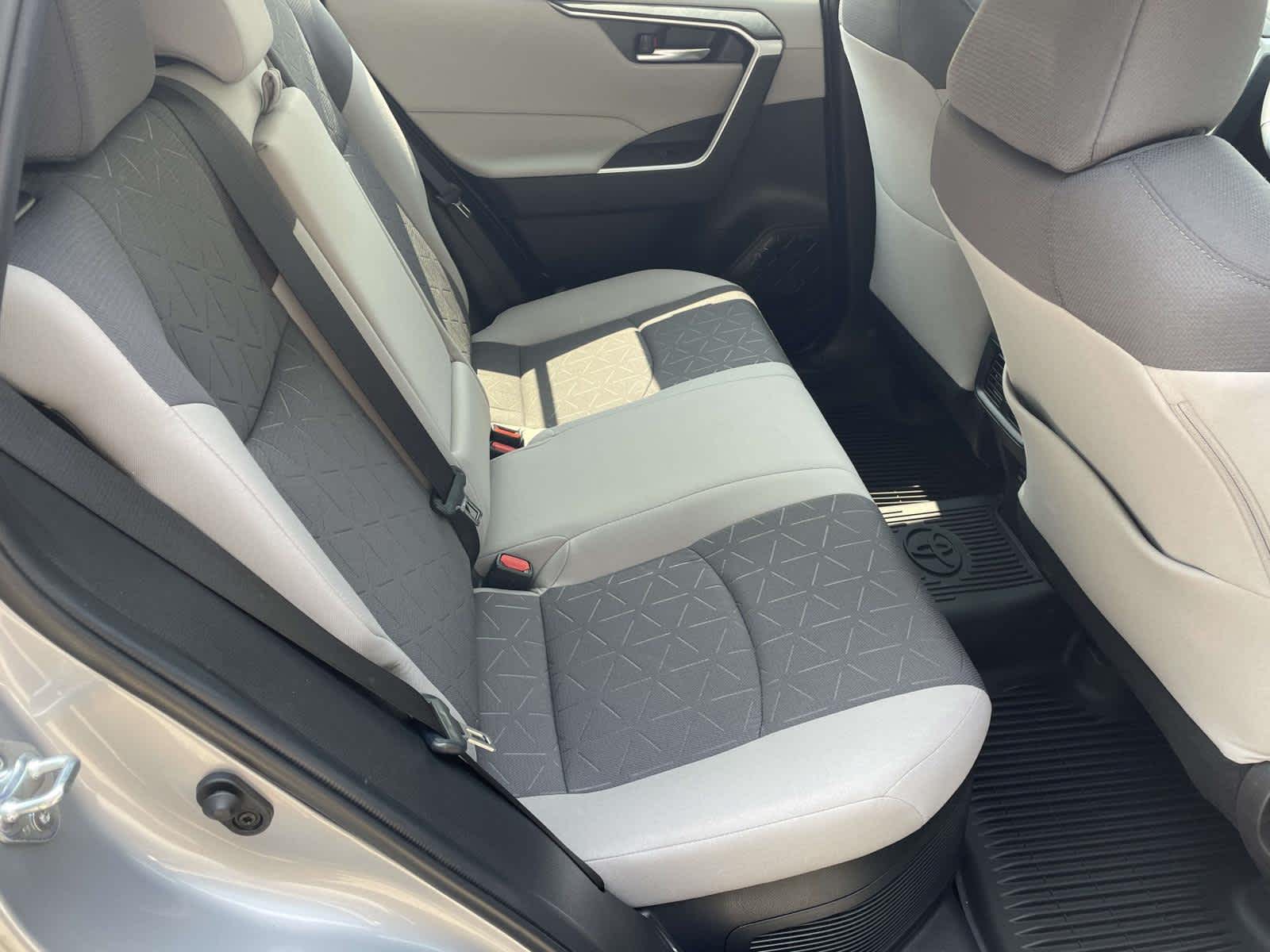 2024 Toyota RAV4 Hybrid XLE photo 14
