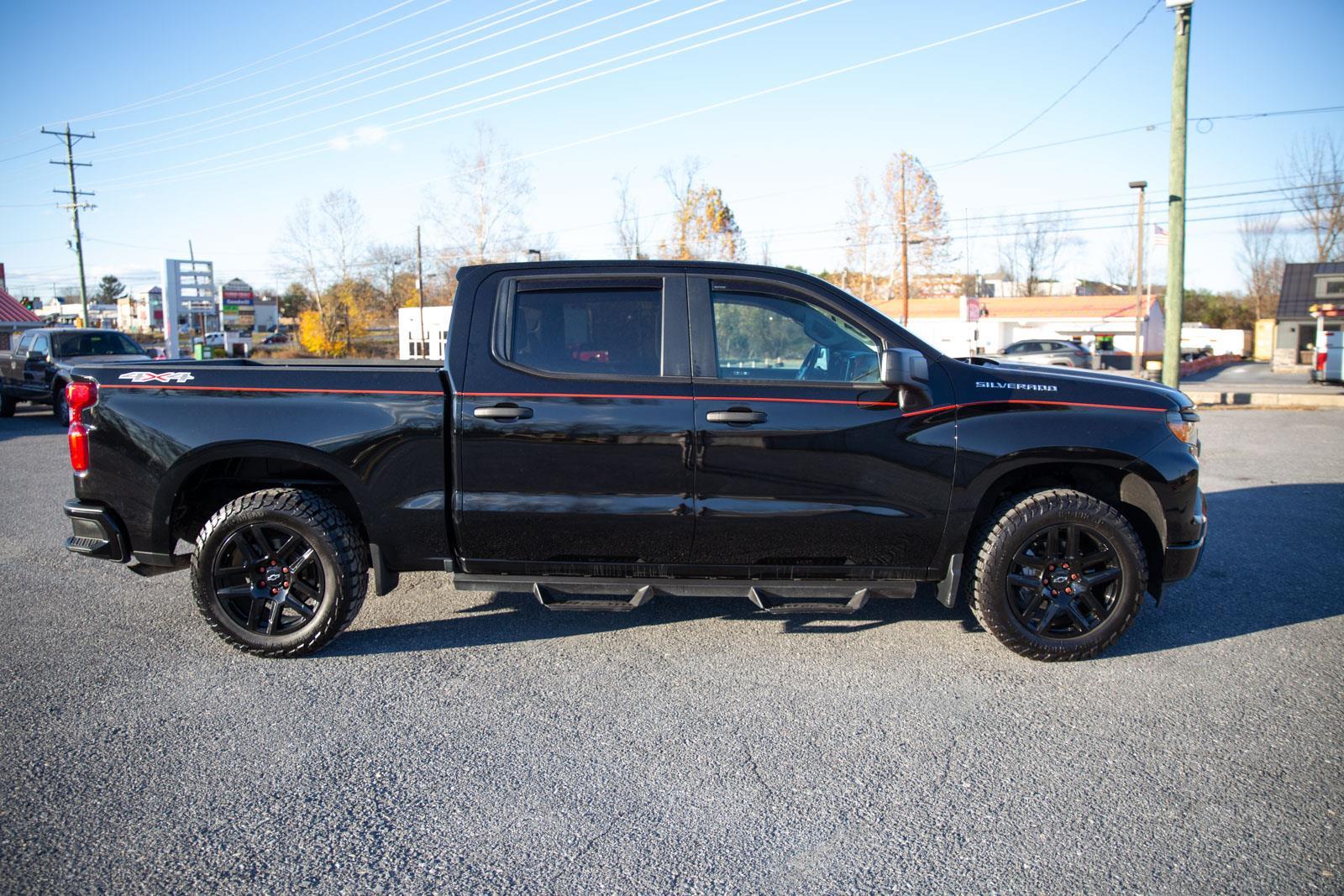 2023 Chevrolet Silverado 1500 Custom photo 2