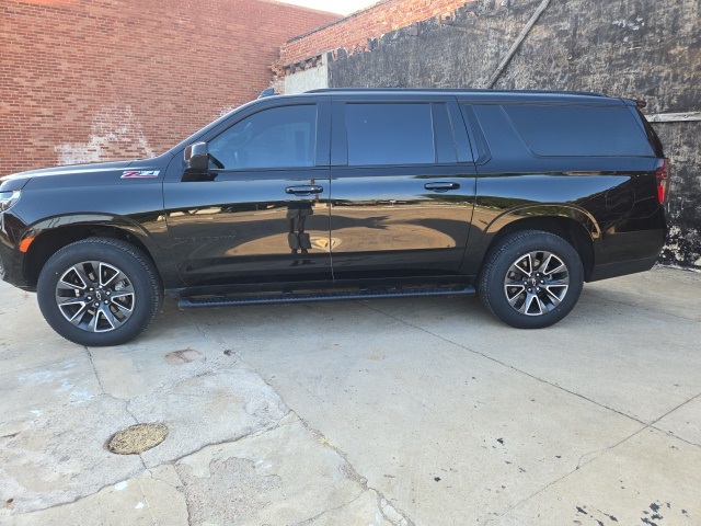 2023 Chevrolet Suburban Z71 photo 4