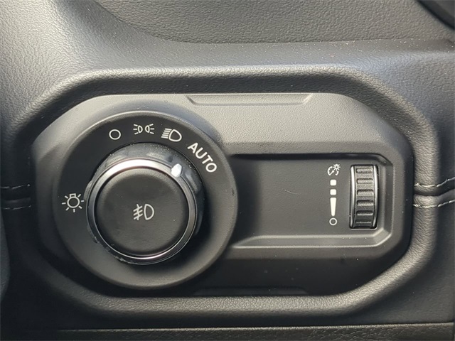 2025 Jeep Wrangler Sahara photo 23
