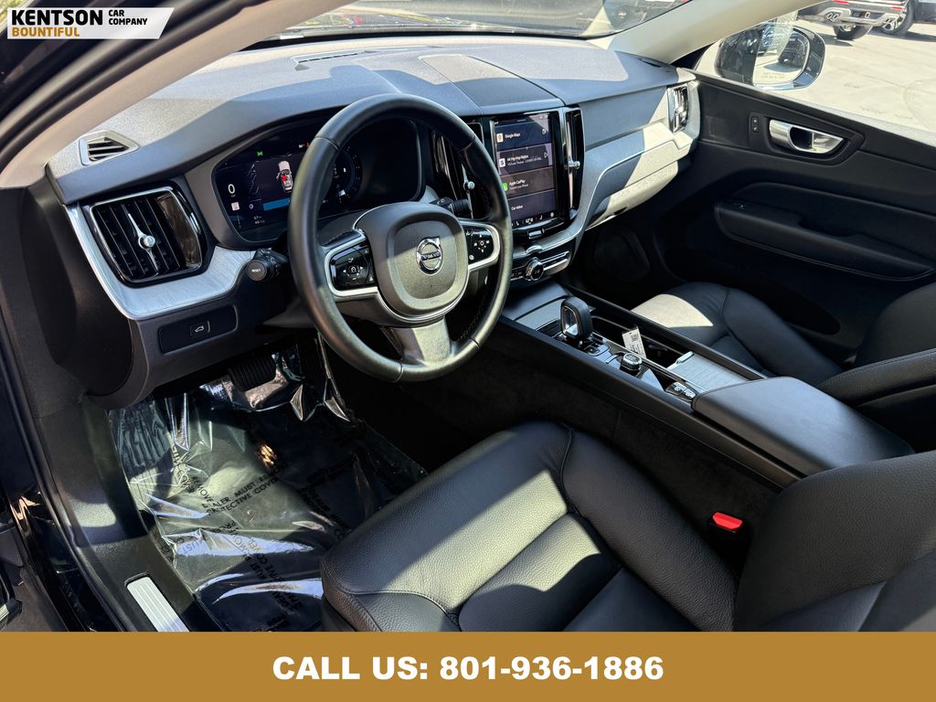 2025 Volvo XC60 B5 Plus photo 28