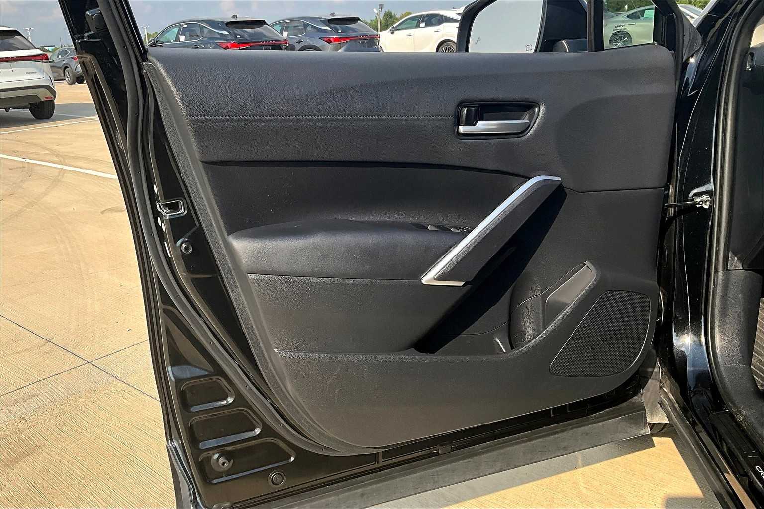2024 Toyota Corolla Cross XLE photo 21