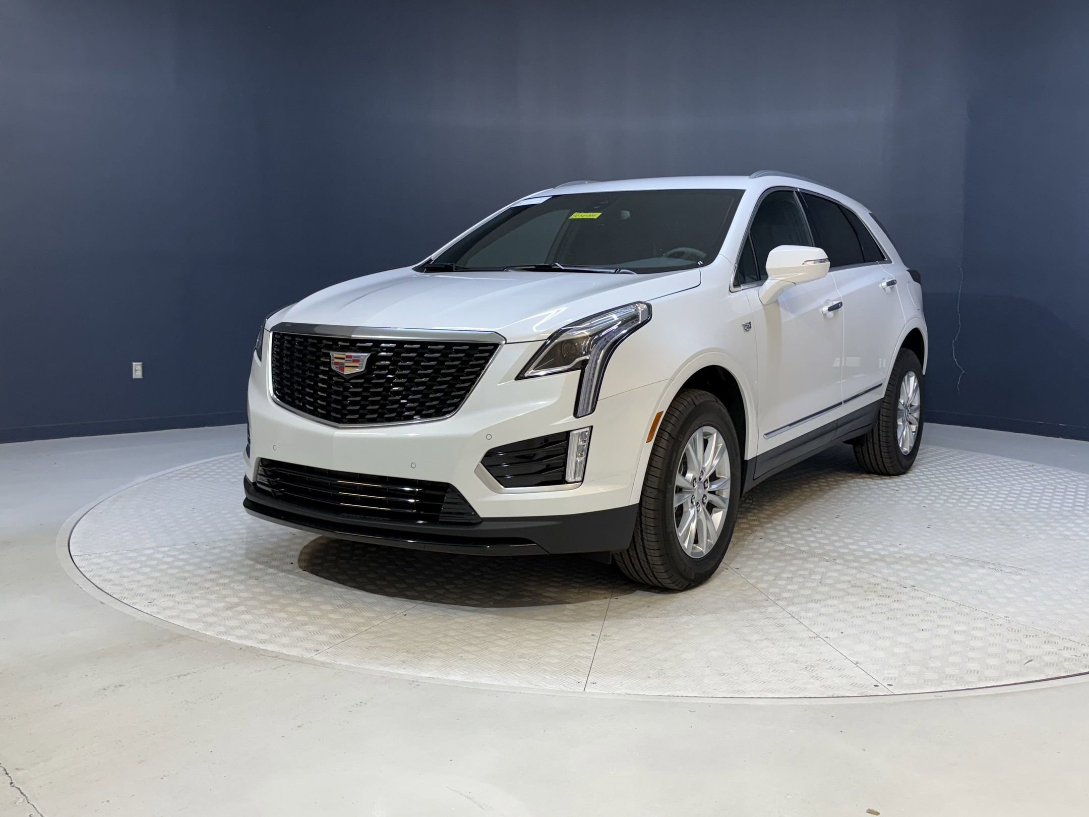 2025 Cadillac XT5 Luxury photo 2