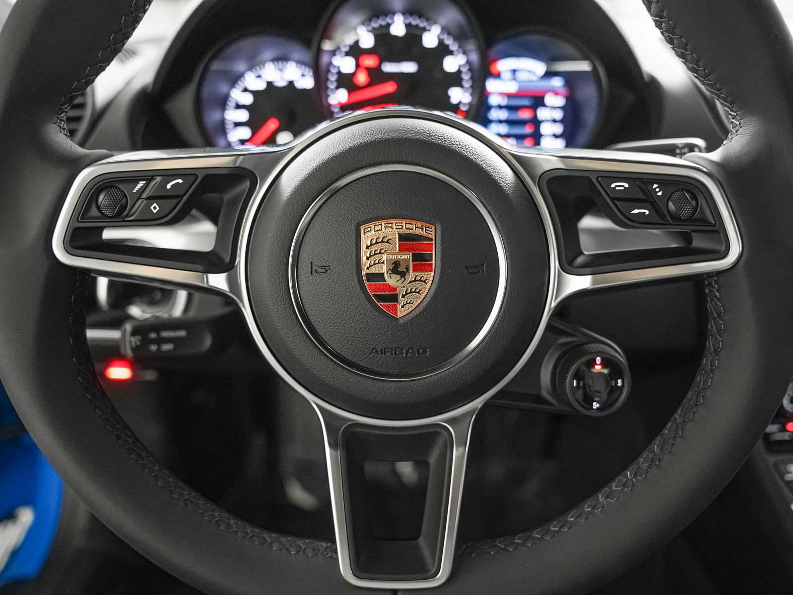 2025 Porsche Cayman photo 13