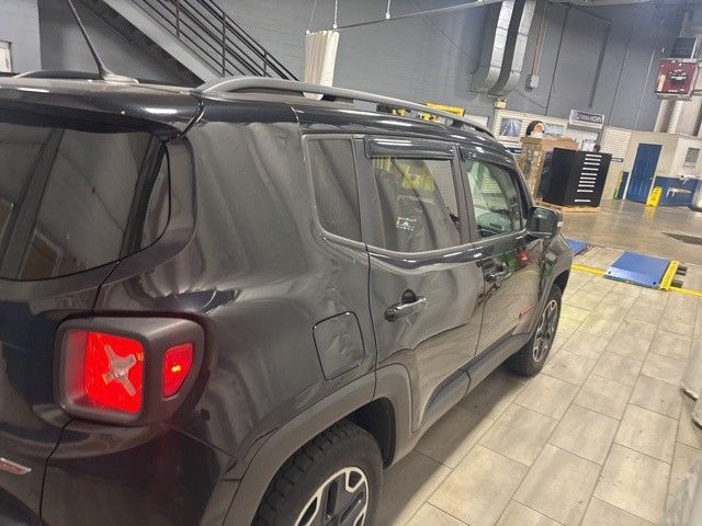 2017 Jeep Renegade Trailhawk photo 3