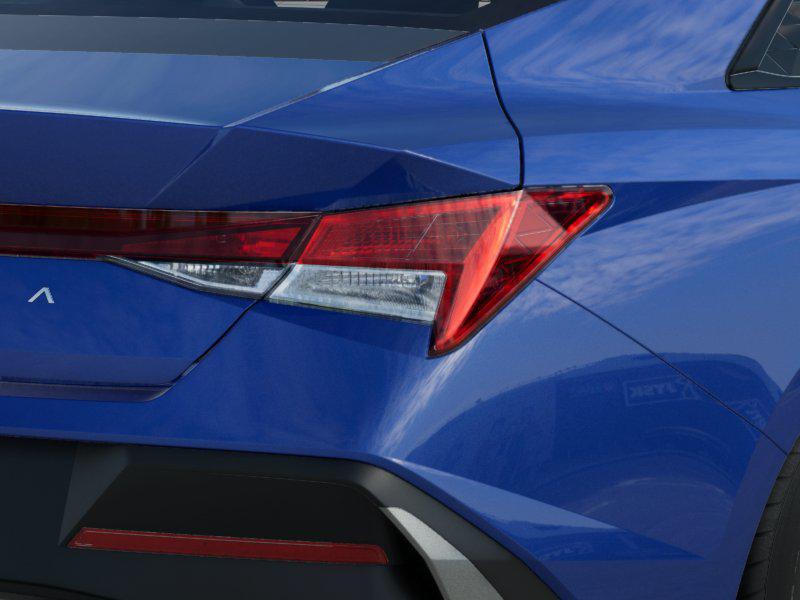 2025 Hyundai Elantra SE photo 10