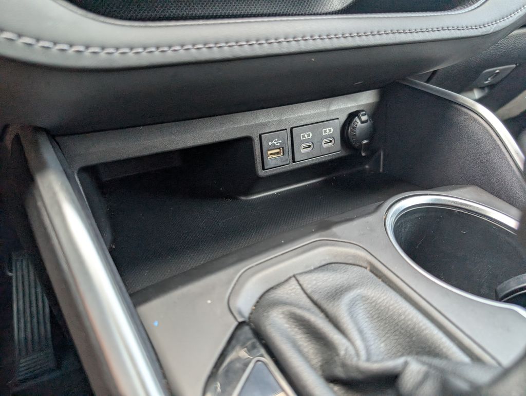 2023 Toyota Highlander L photo 16