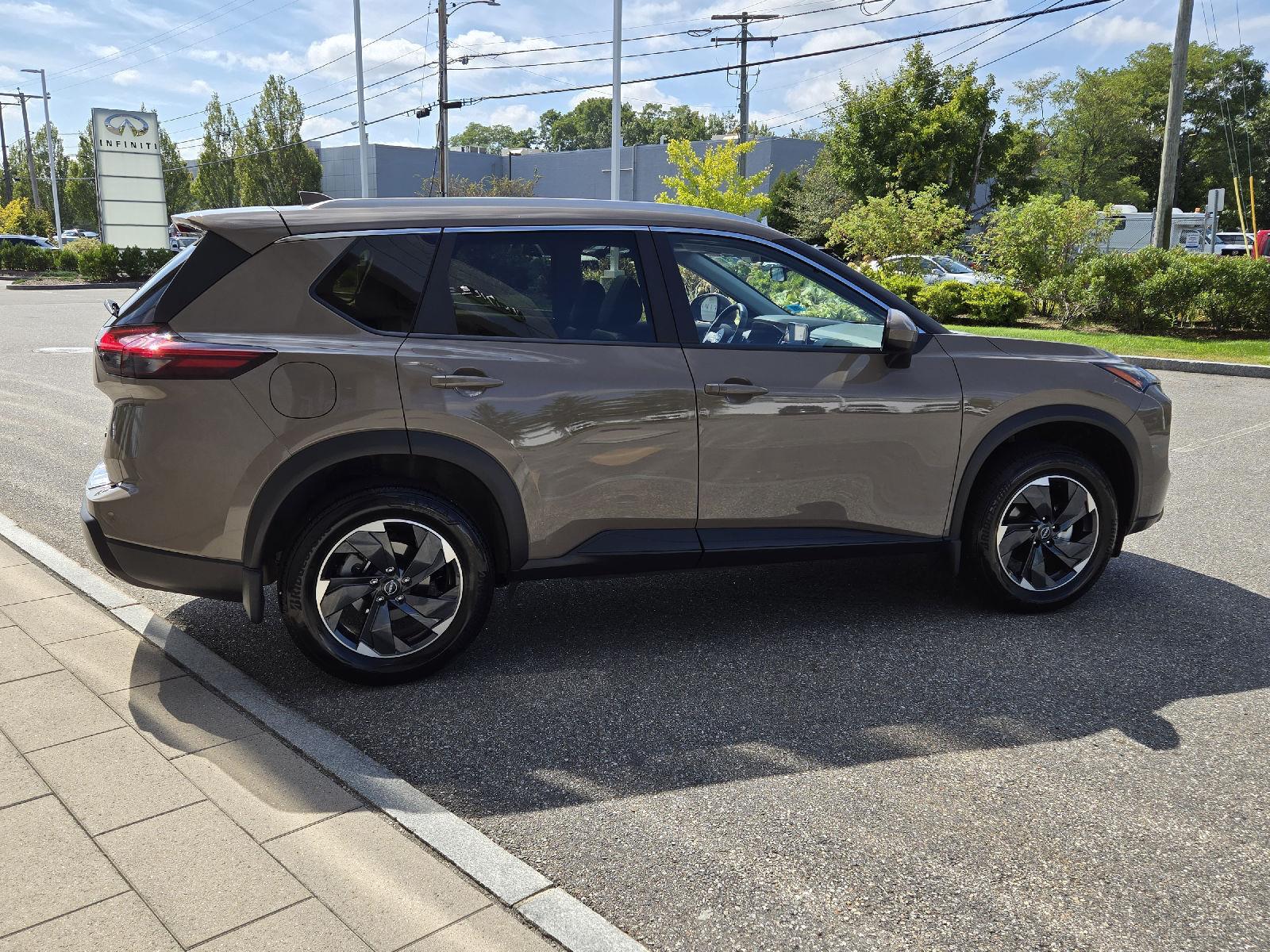 2024 Nissan Rogue SV photo 14