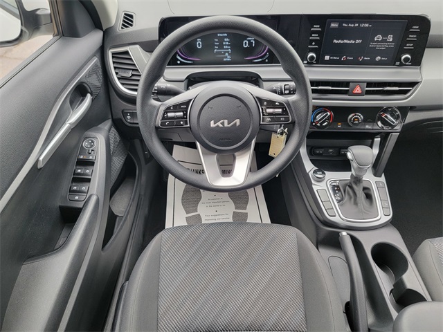 2024 Kia Seltos LX photo 23