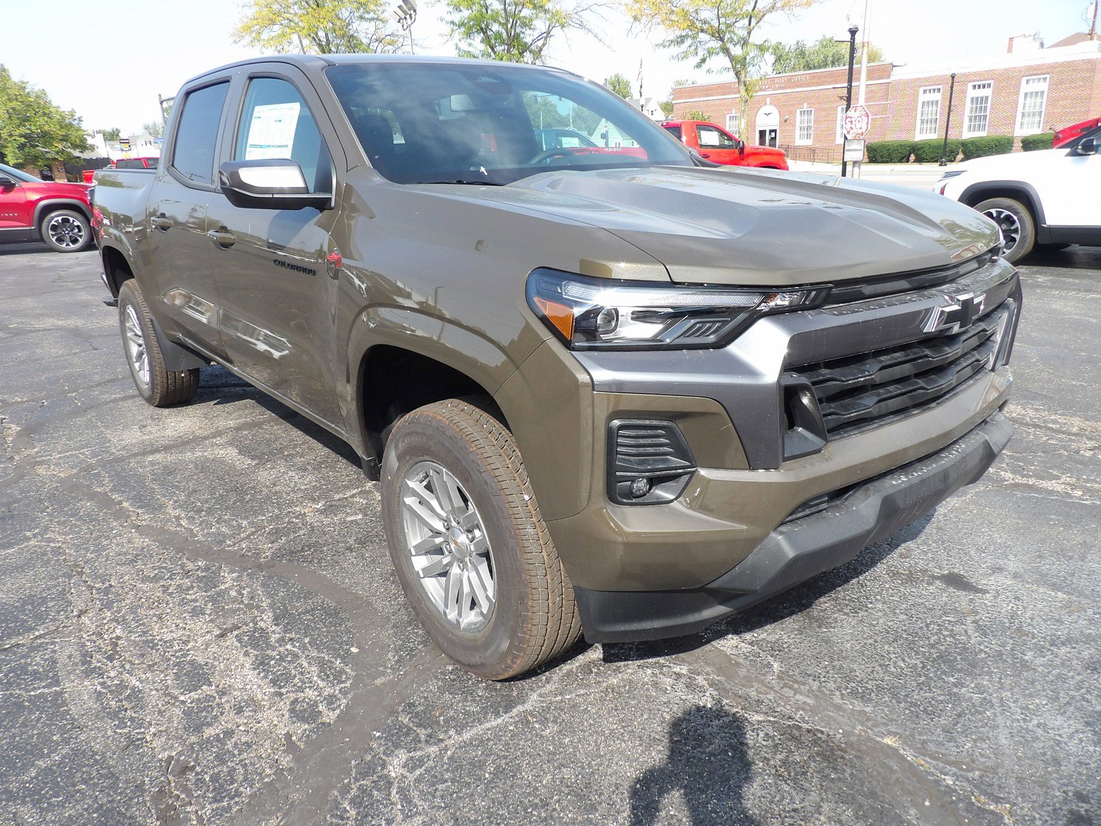 2024 Chevrolet Colorado LT photo 3