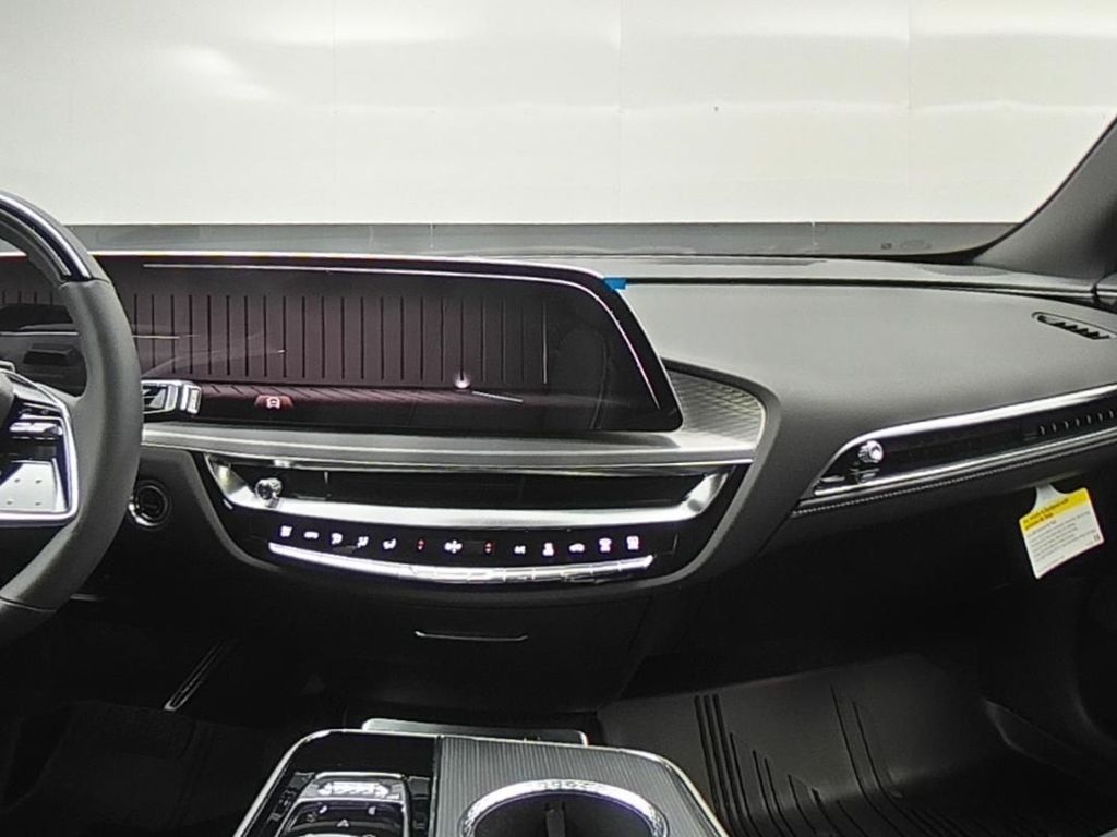 2025 Cadillac Lyriq Luxury photo 9