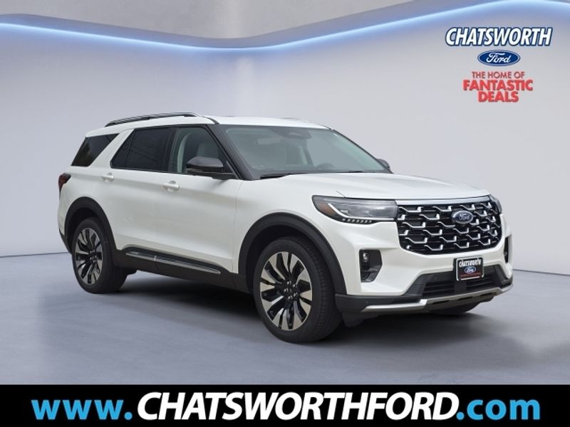 2026 Ford Explorer Platinum's photo