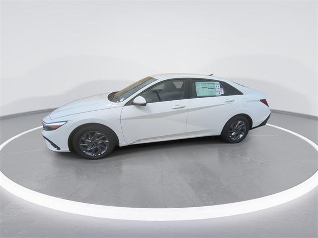 2025 Hyundai Elantra Hybrid Blue photo 4