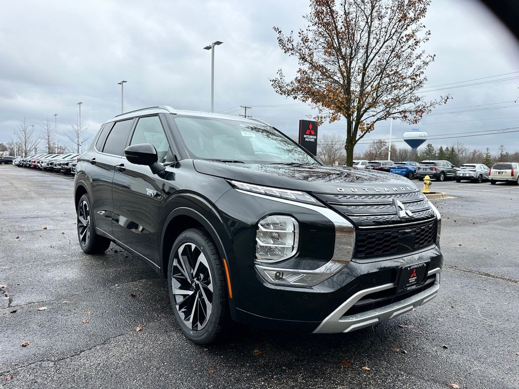 2025 Mitsubishi Outlander PHEV photo 3