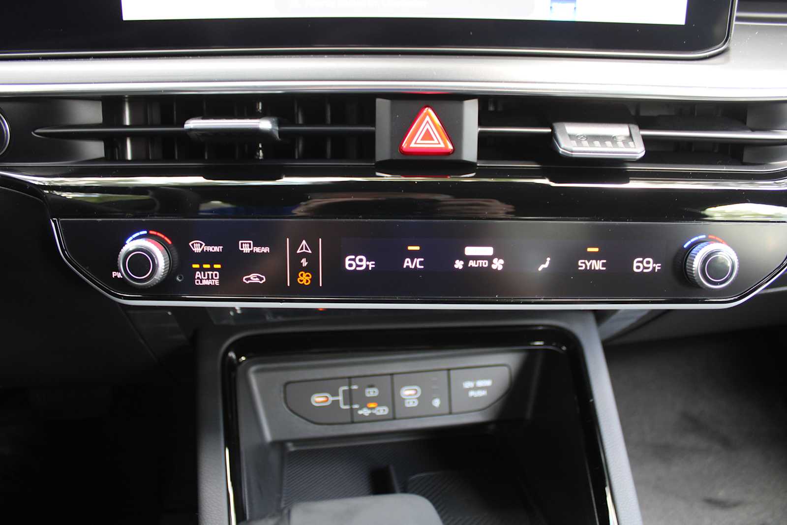2025 Kia K5 GT-Line photo 33