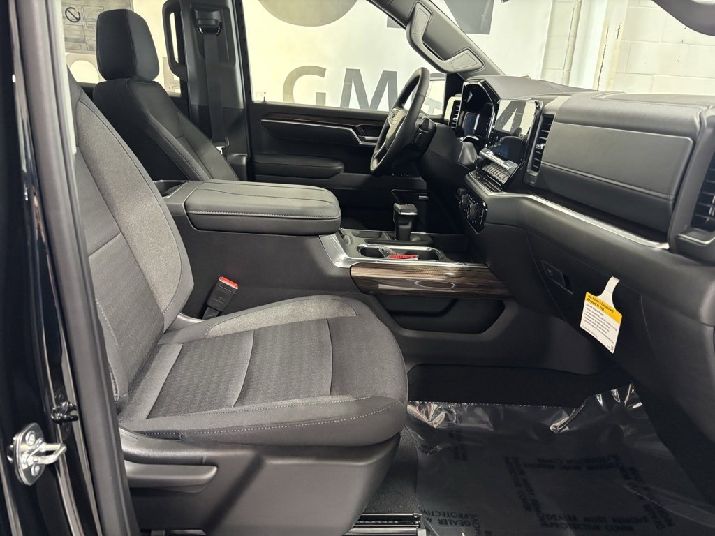 2025 Chevrolet Silverado 1500 RST photo 21