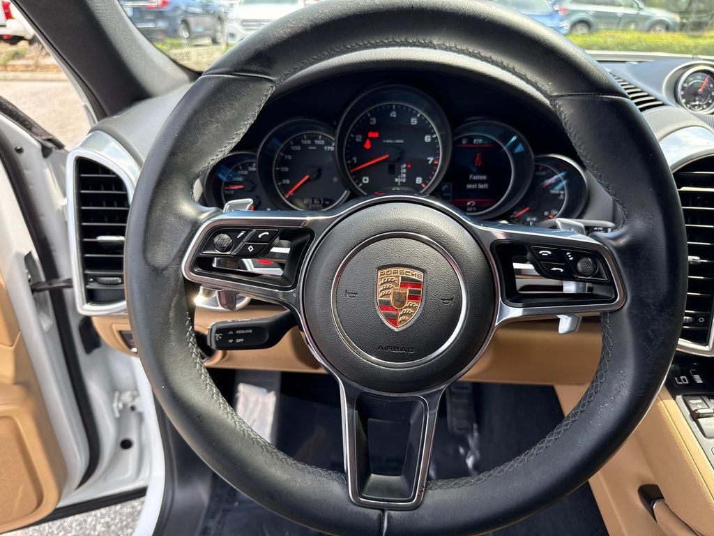 2016 Porsche Cayenne Base photo 36