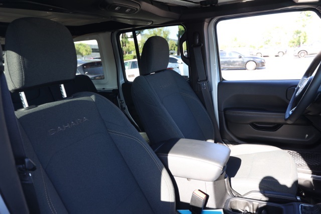2024 Jeep Wrangler Sahara photo 18