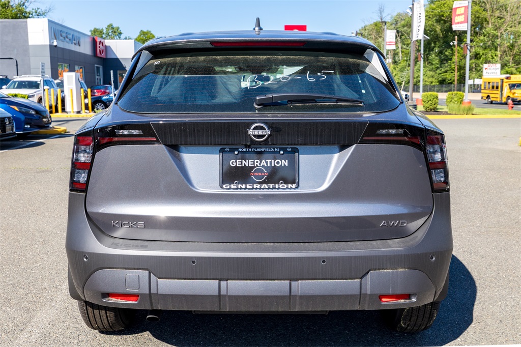 2025 Nissan Kicks S photo 4