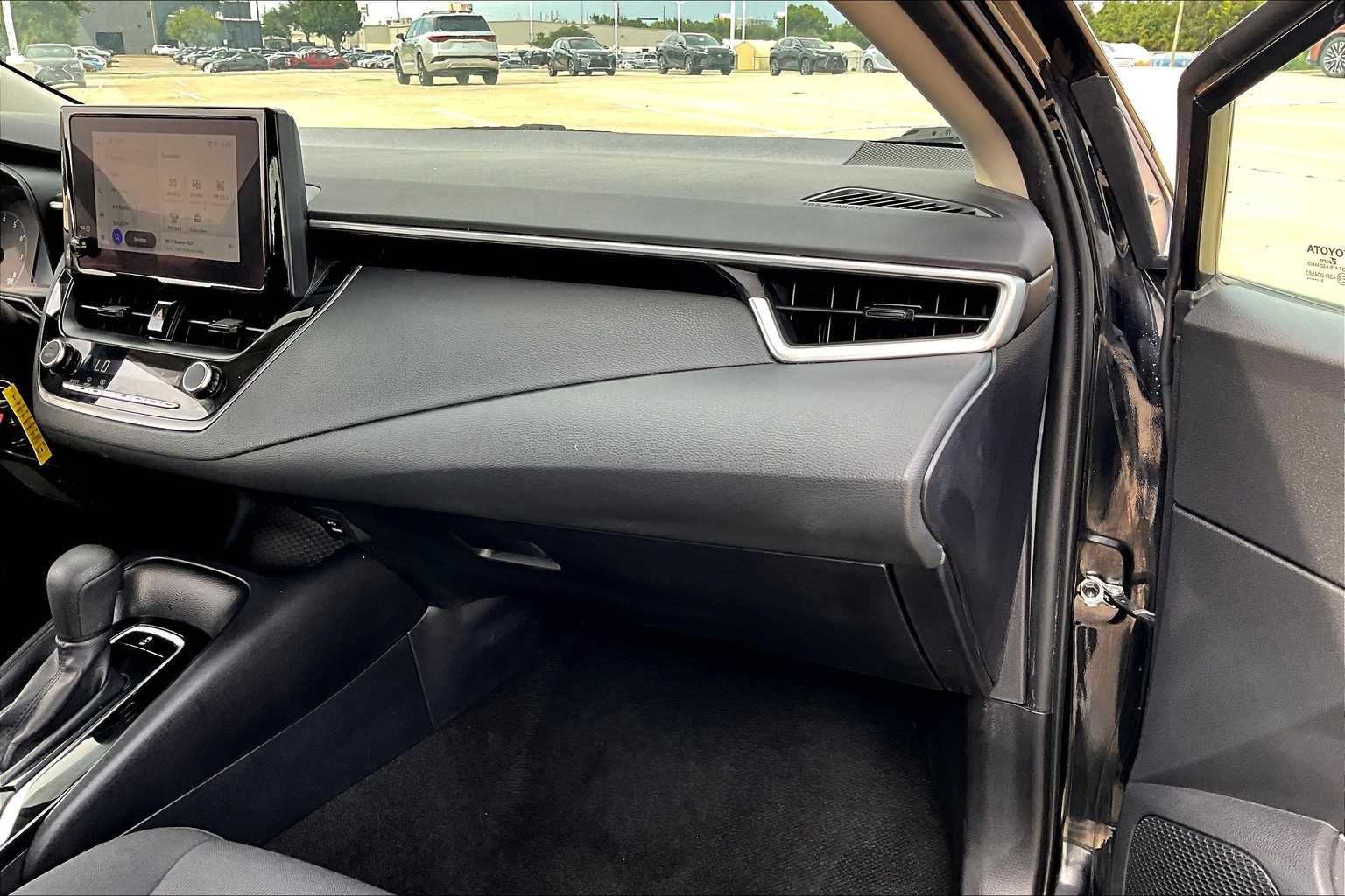 2023 Toyota Corolla LE photo 17