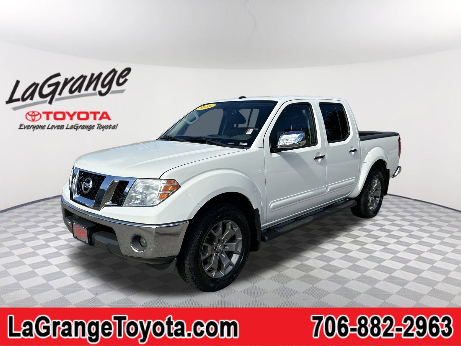 2019 Nissan Frontier SL's photo