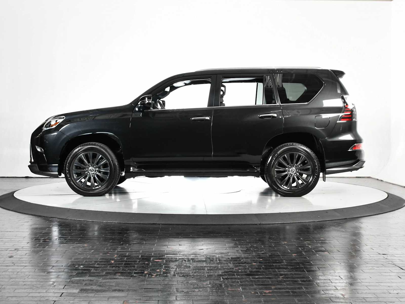 2023 Lexus GX Premium photo 2