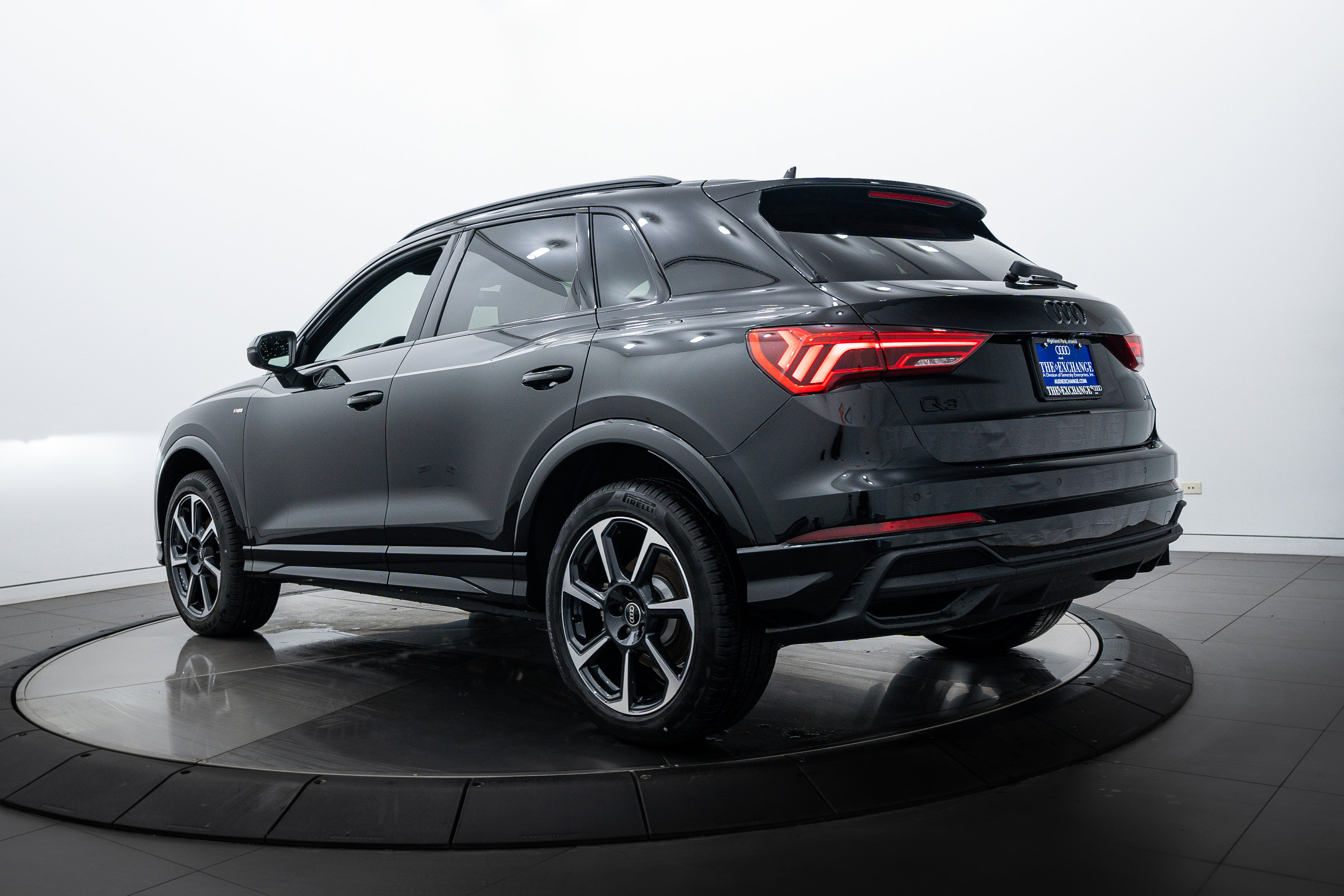 2025 Audi Q3 S line Premium Plus photo 3