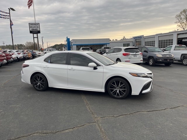 2022 Toyota Camry SE photo 2