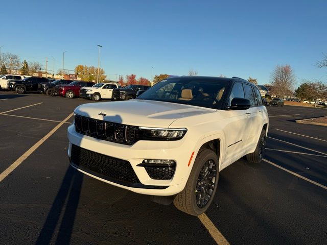 2025 Jeep Grand Cherokee Summit's photo