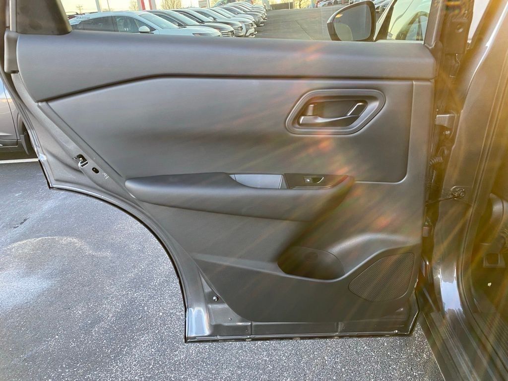 2025 Nissan Rogue S photo 19