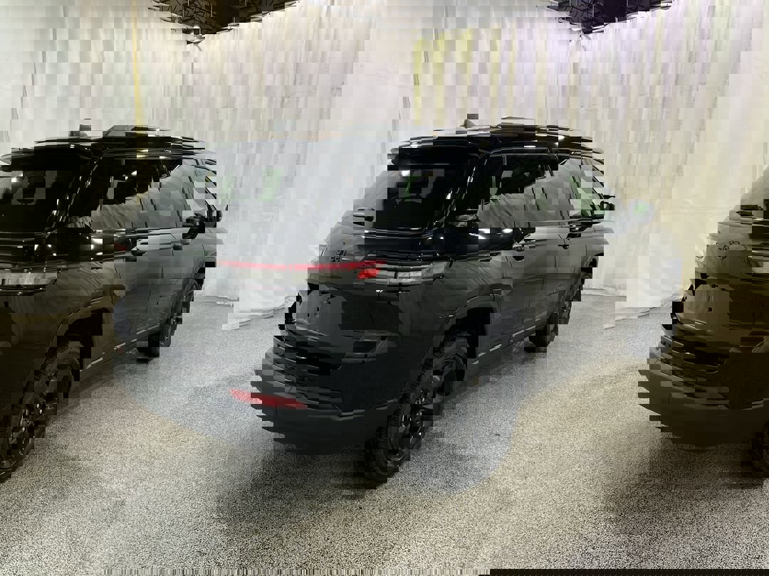 2025 Jeep Grand Cherokee Altitude X photo 3