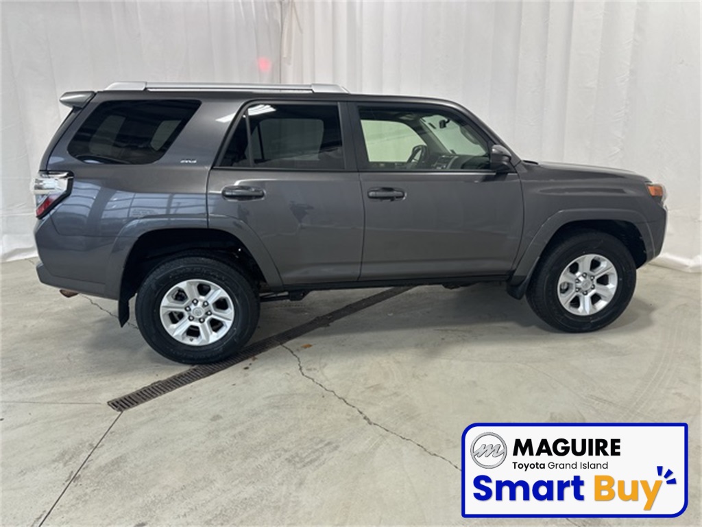 2016 Toyota 4Runner SR5 photo 2