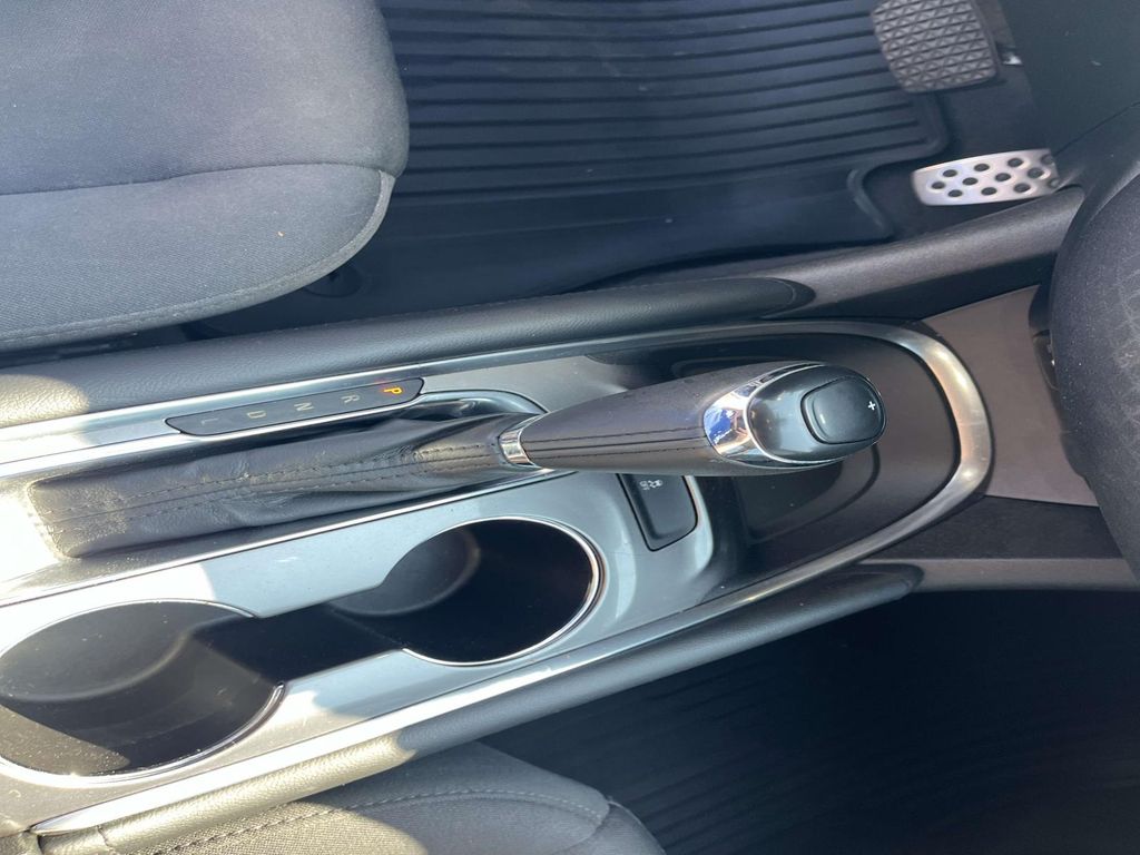 2016 Chevrolet Malibu 1LT photo 24