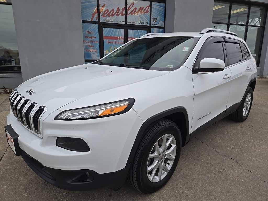 Used 2016 Jeep Cherokee Latitude with VIN 1C4PJMCB4GW318730 for sale in Kansas City