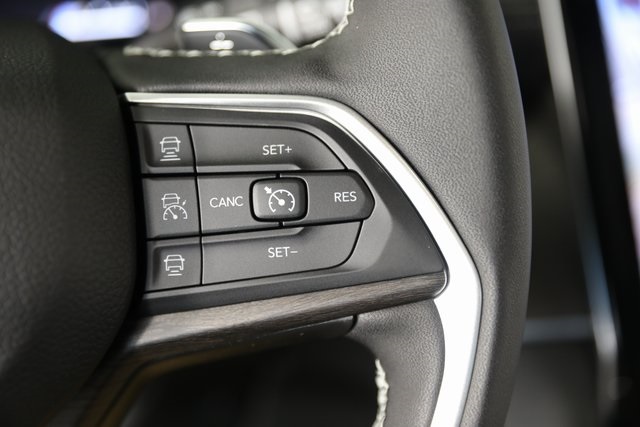 2025 Jeep Grand Cherokee Limited photo 5