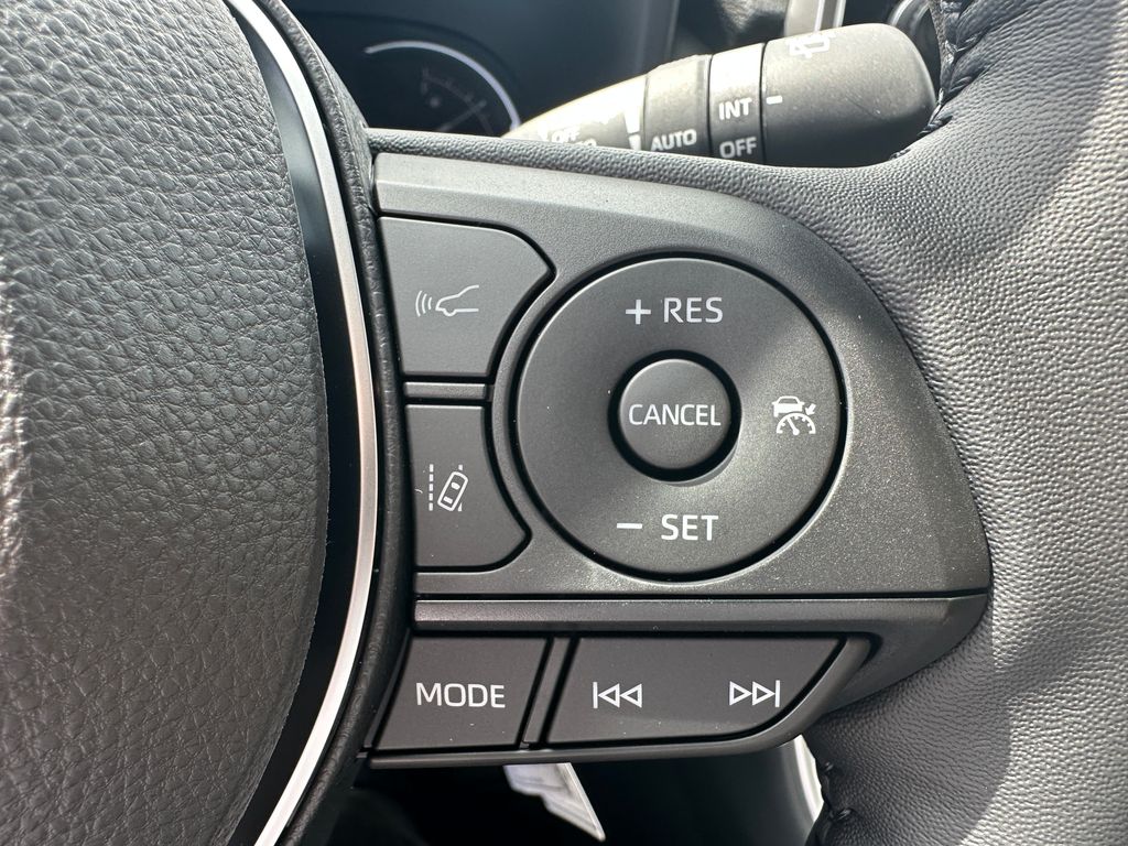 2025 Toyota RAV4 XLE photo 20