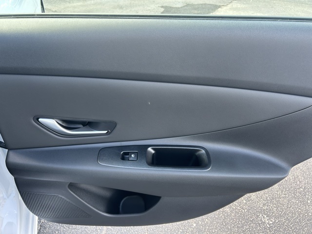 2025 Hyundai Elantra SEL Convenience photo 4