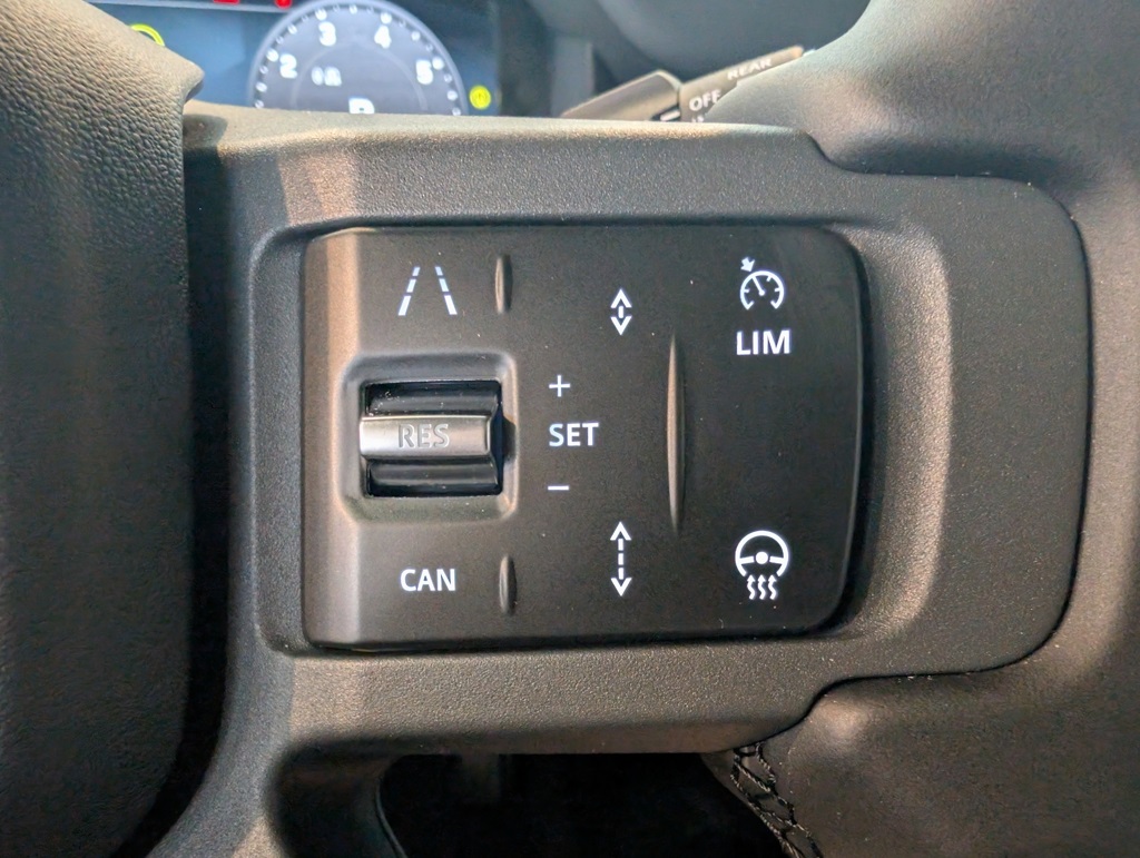 2025 Land Rover Defender 110 X-Dynamic SE photo 13