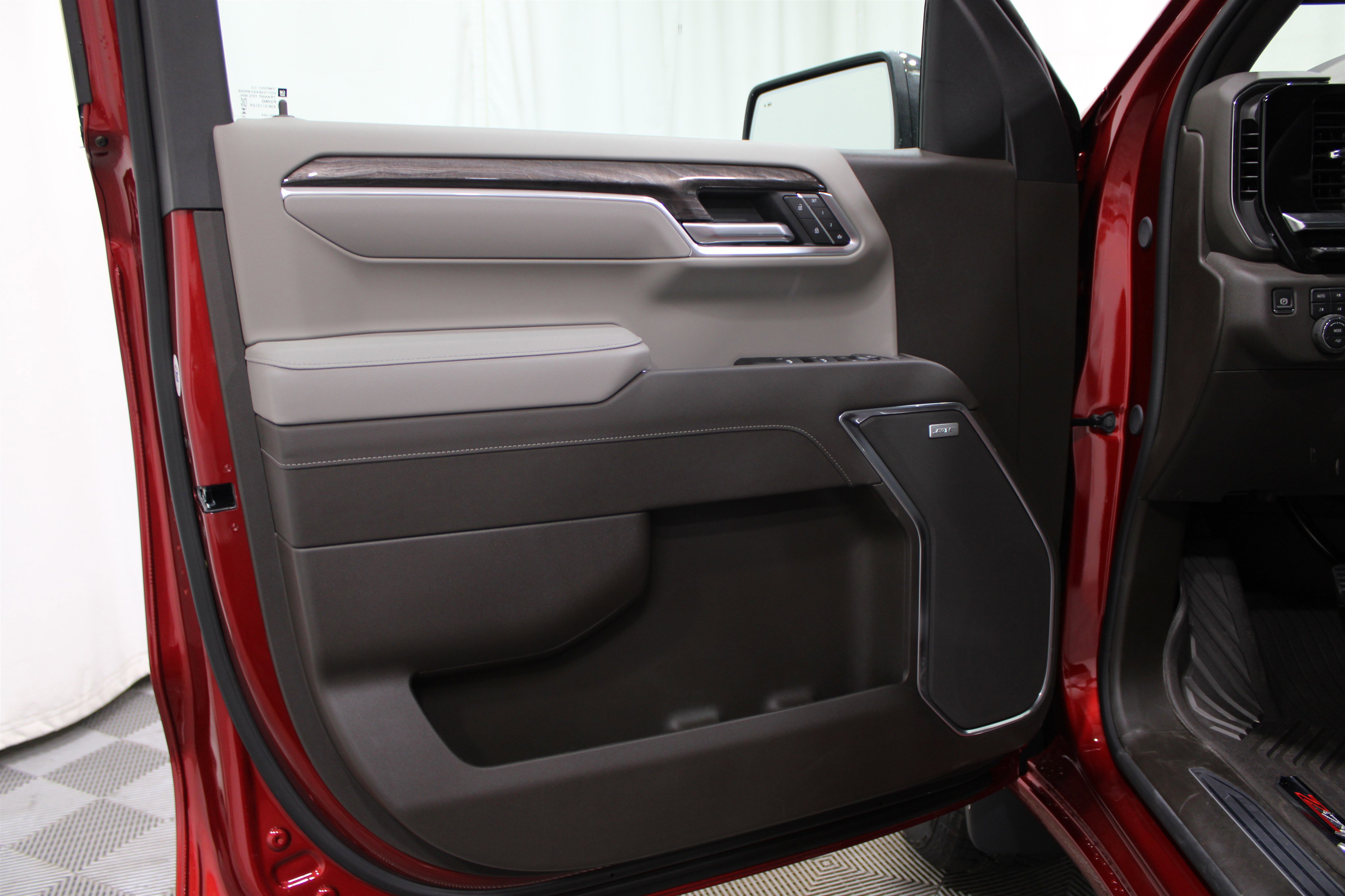 2026 Chevrolet Silverado 1500 LTZ photo 4