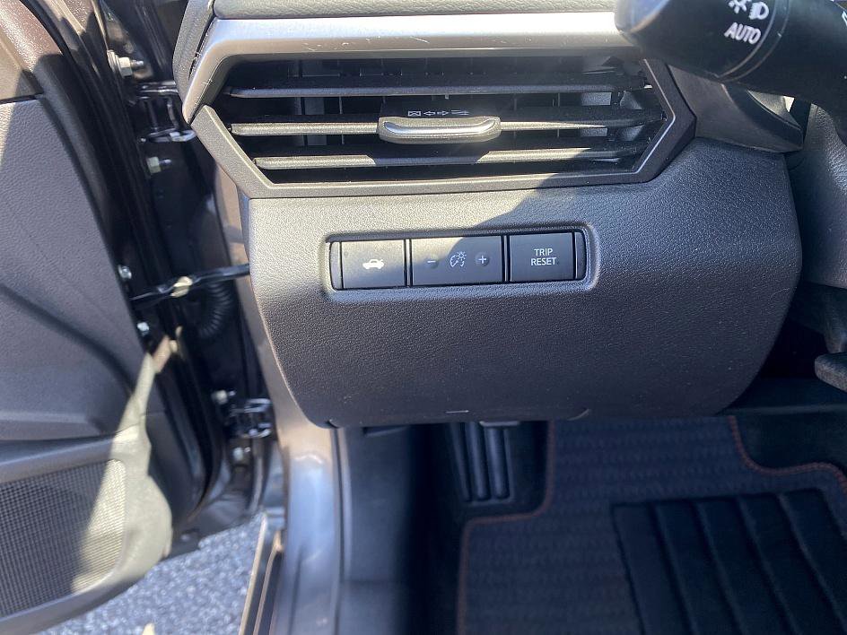 2021 Nissan Altima 2.5 SR photo 9