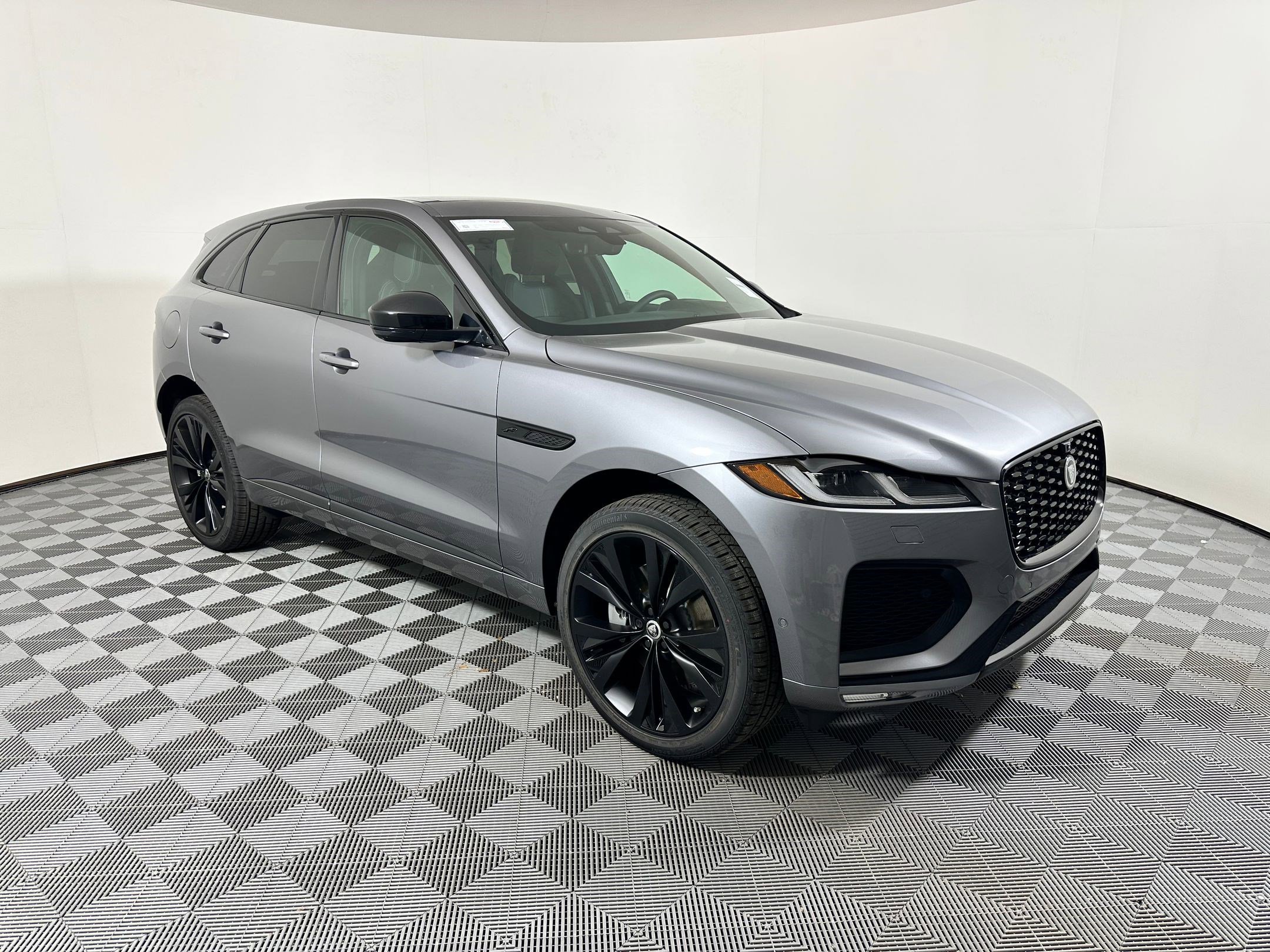2026 Jaguar F-PACE P250 R-Dynamic S photo 4
