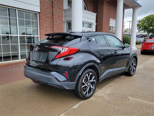 2018 Toyota C-HR XLE photo 2