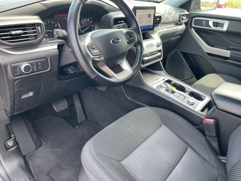2022 Ford Explorer XLT photo 9