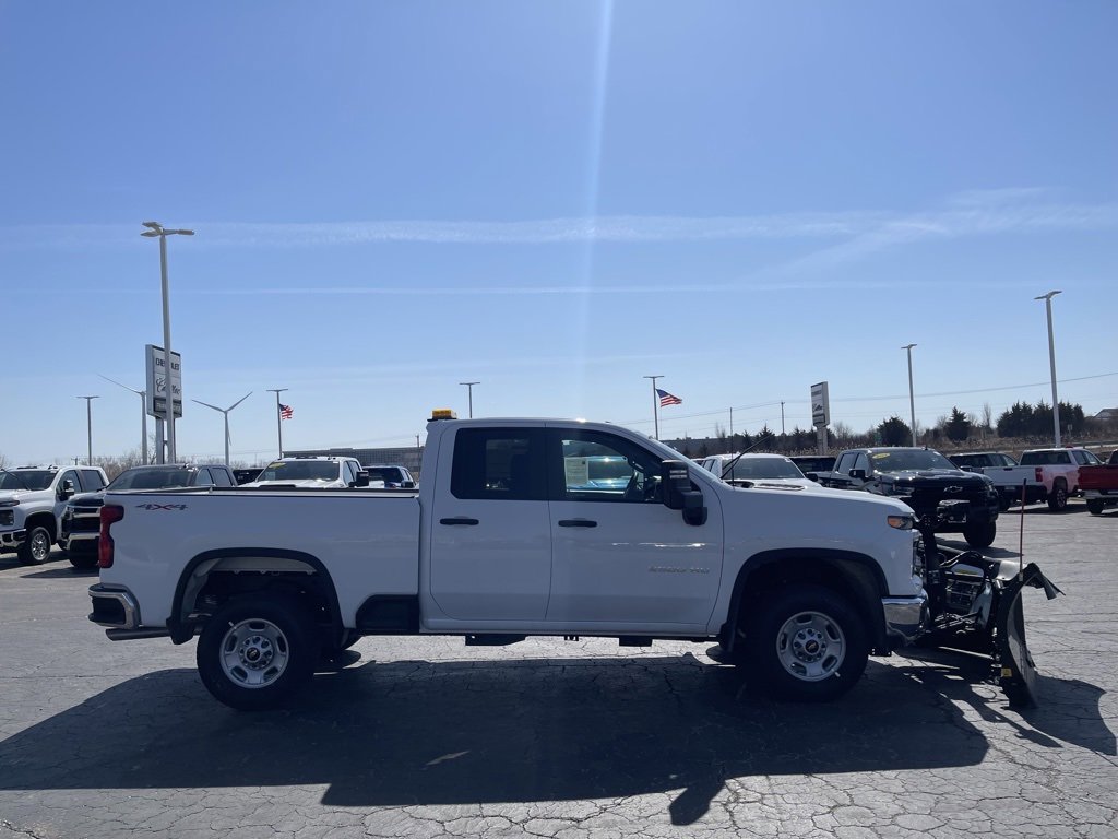 2025 Chevrolet Silverado 2500HD photo 2