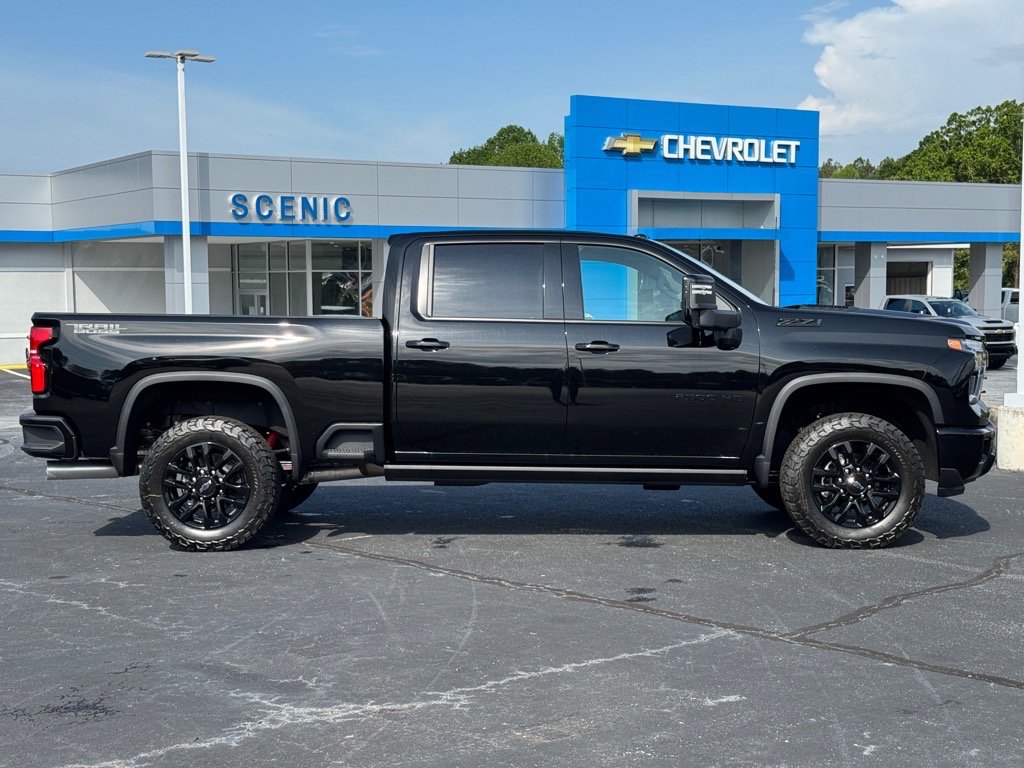 2025 Chevrolet Silverado 2500HD LTZ photo 2