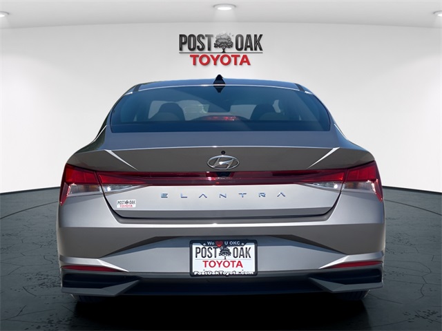 2022 Hyundai Elantra SEL photo 5