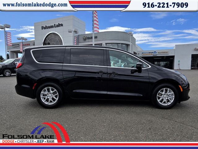 2025 Chrysler Voyager LX photo 6